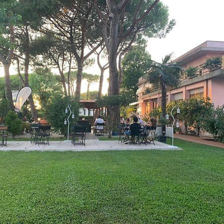 Hotel Storyville Business & Holiday Cinquale Exterior foto