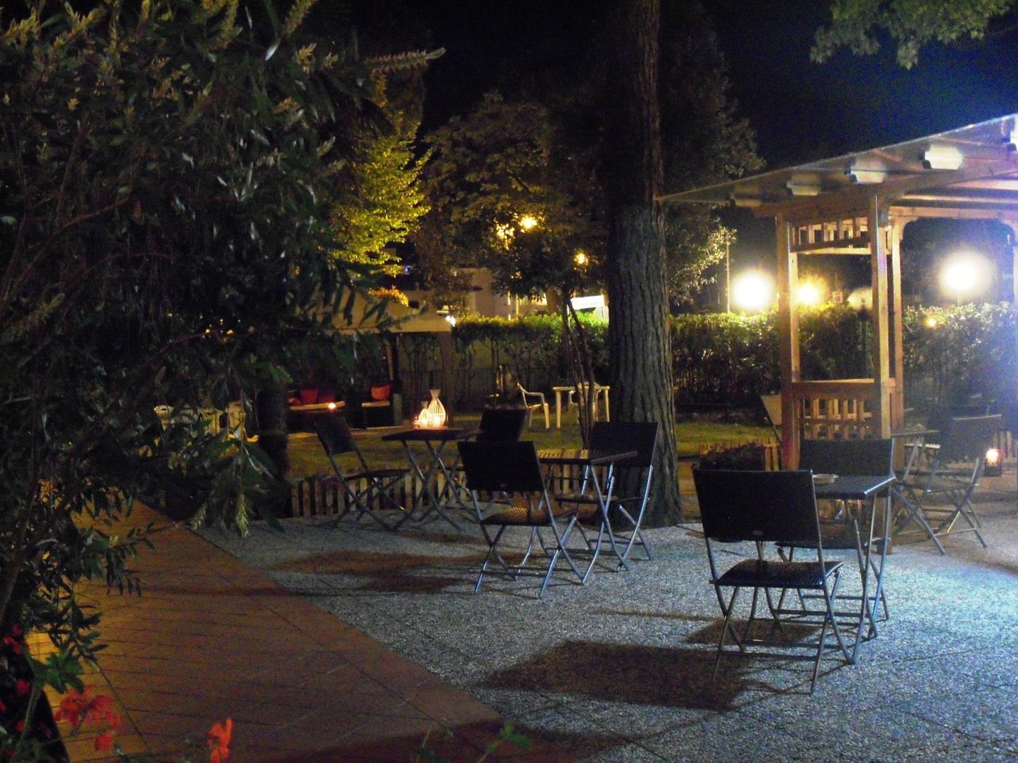 Hotel Storyville Business & Holiday Cinquale Exterior foto